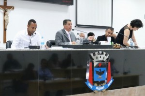 Mesa diretiva da Câmara de Suzano durante a primeira sessão ordinária da 17ª legislatura. Foto: Ricardo Bittner