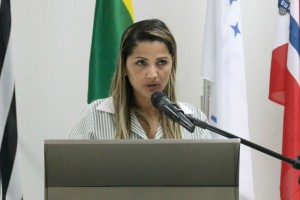 Vereadora Gerice Lione na Tribuna da Câmara durante sessão do dia 29 de março. Foto: Ricardo Bittner