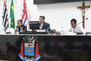 Mesa diretiva da Câmara de Suzano durante sessão do dia 29 de março. Foto: Ricardo Bittner